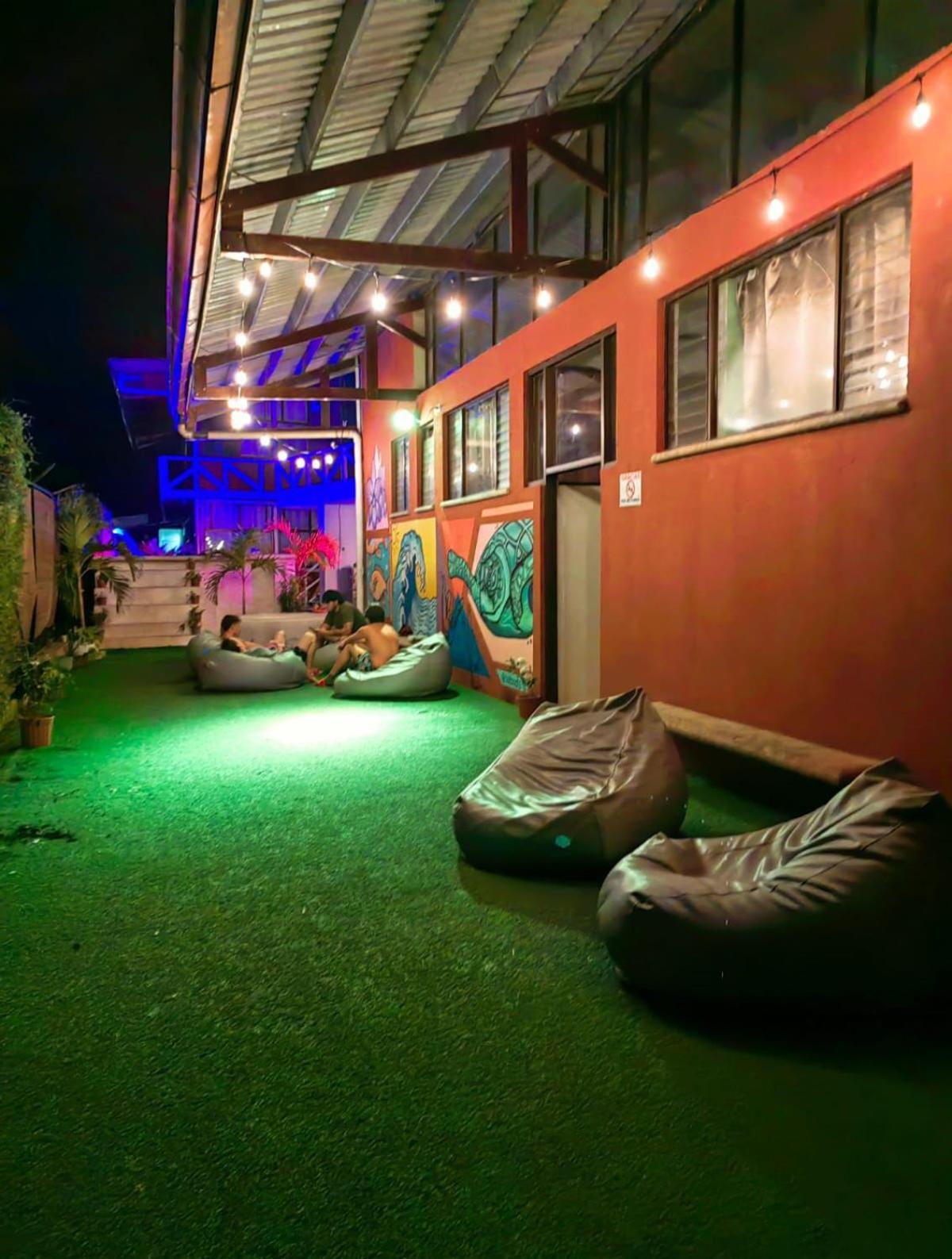 Hotel Adventure Lodge Jacó Екстериор снимка